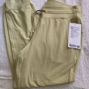 NWT Lululemon- Ready to Rulu 7/8 Joggers
